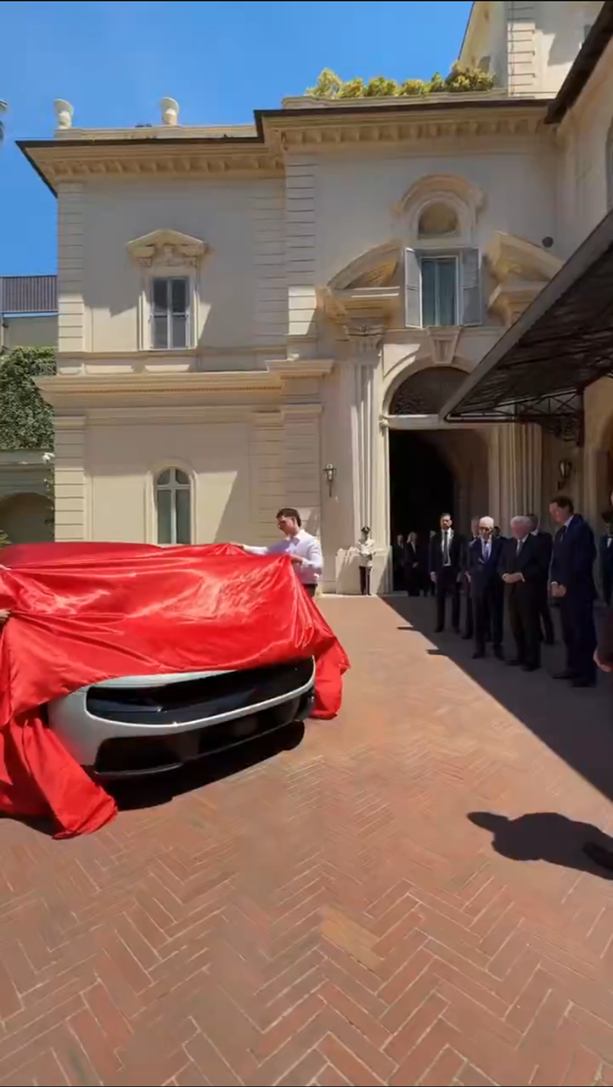 Ferrari a prezentat primul model electric din istorie