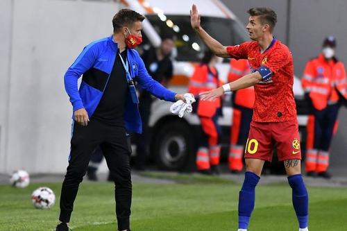 FCSB l-a instalat recent pe Dinu Todoran ca antrenor principal, însă există informații că Pintilii ar fi, de fapt, șeful staffului tehnic