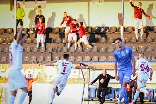 Hagi și Mihai Iosif își testează forțele într-un amical cu parfum de Liga 1. Sursă foto: Facebook Rapid