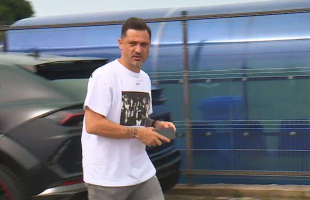 Cu ce „bijuterie” a apărut Rădoi la amicalul CSA Steaua - Clinceni » Bărbulescu: „L-am văzut cu maşina lui Batman”