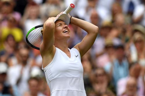 Simona Halep, sărbătorind triumful de la Wimbledon 2019