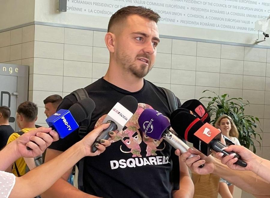 Andrei Miron a vorbit la aeroport, înainte să decoleze spre Israel / foto: sport.ro Dat afară de Becali vara aceasta, jucătorul a decolat spre noua echipă: „Nu mă așteptam să vină atât de brusc despărțirea”