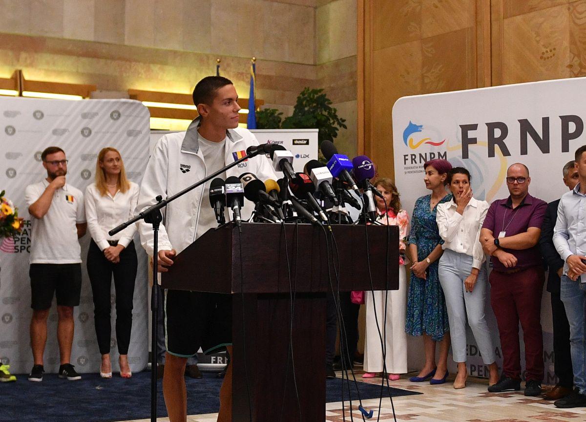David Popovici a exclus total din meniu un aliment extrem de popular! Cum arată micul dejun al campionului