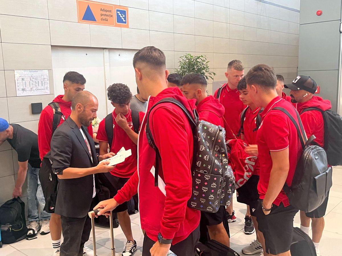Dinamo, Rapid, FC Voluntari și Poli Iași au decolat astăzi spre cantonamentele verii » Imagini din aeroport
