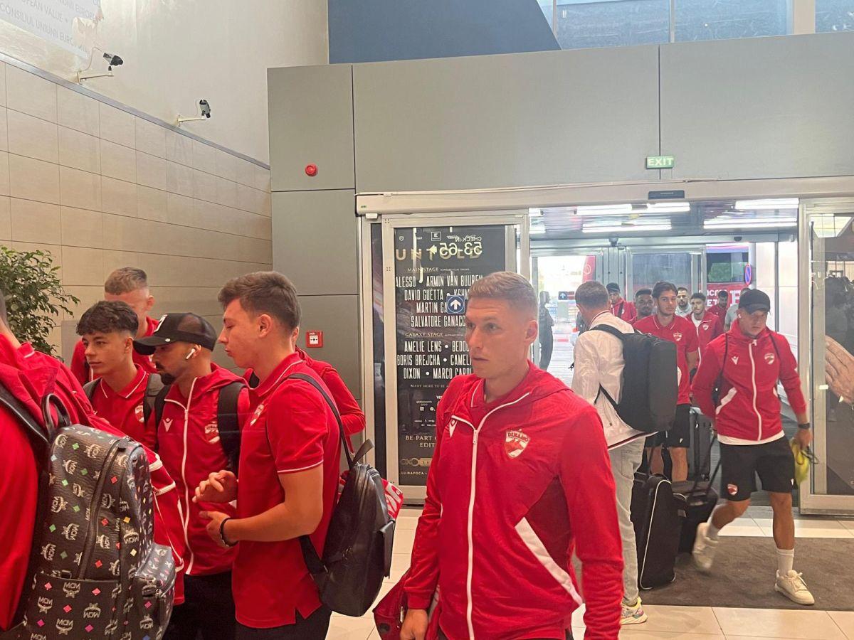 Dinamo, Rapid, FC Voluntari și Poli Iași au decolat astăzi spre cantonamentele verii » Imagini din aeroport