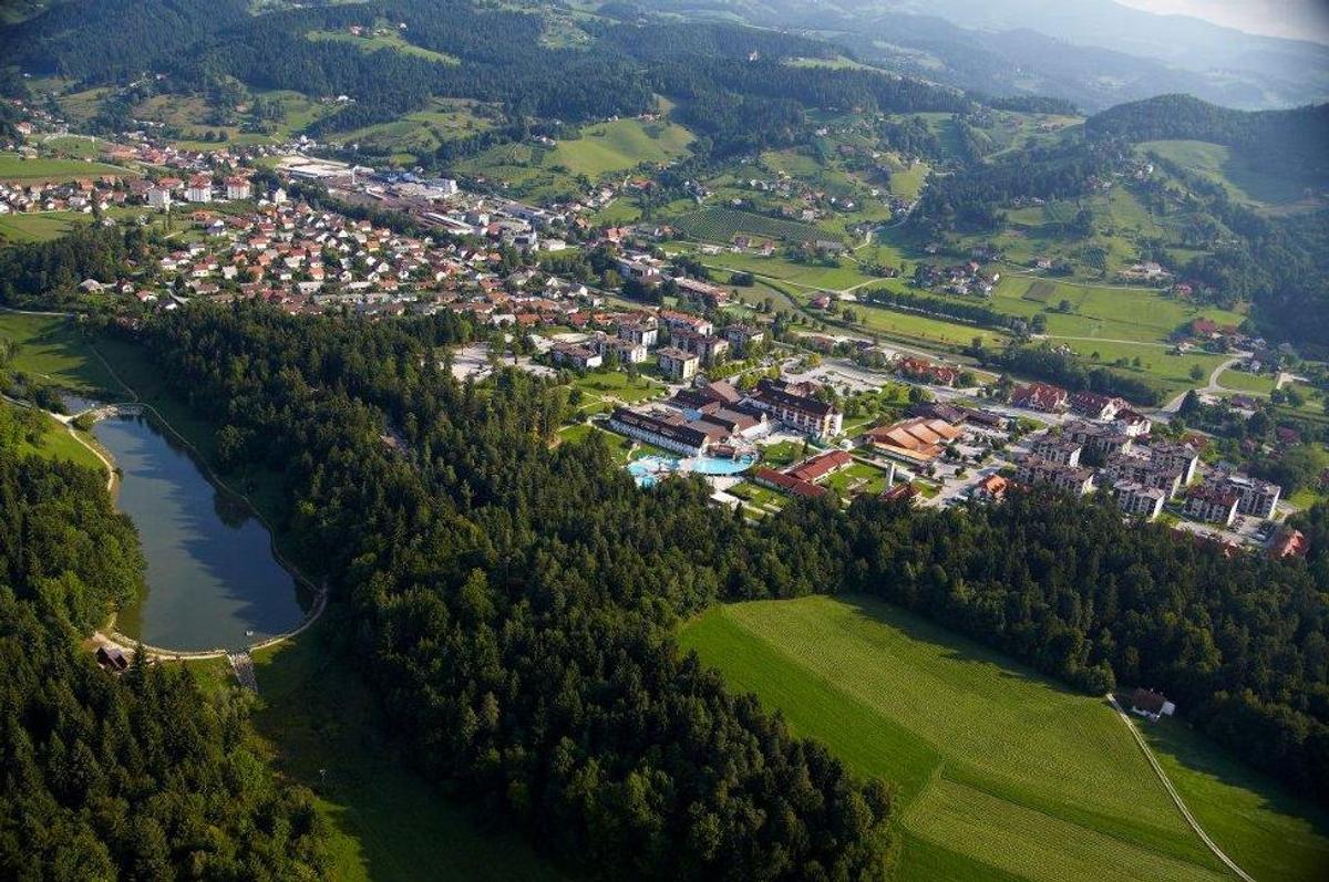 Dinamo, cantonament în paradisul sportului din Slovenia » Lotul deplasat + Imagini spectaculoase din casa provizorie a „câinilor”