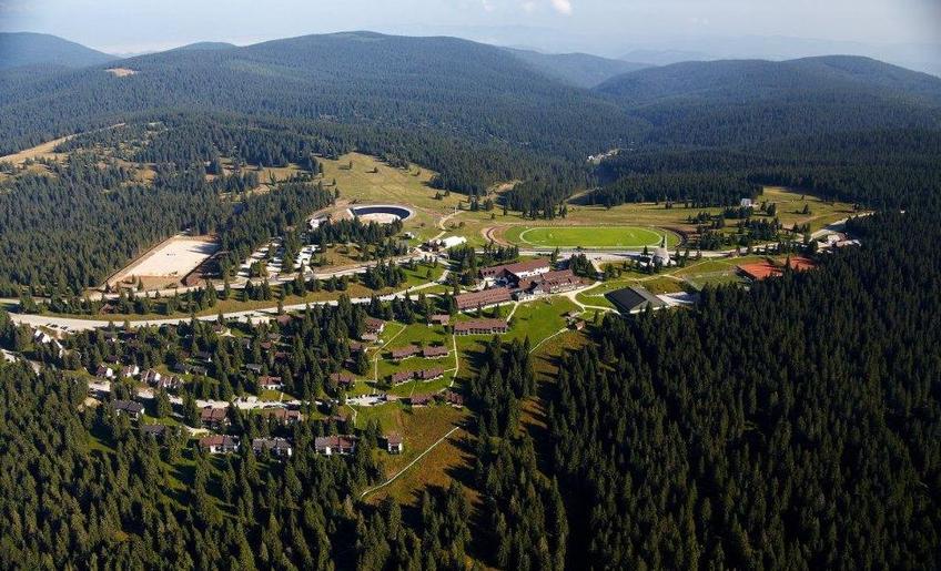 Astăzi, Dinamo a plecat într-un stagiu de pregătire în Slovenia. Ovidiu Burcă va avea la dispoziție 24 de fotbaliști, iar ondițiile din cantonament sunt la cele mai ridicate standarde