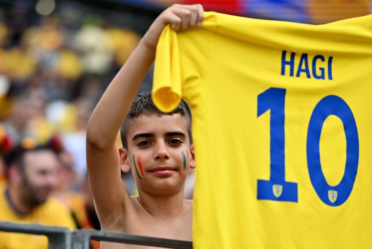 Penalty cu VAR dat României în meciul cu Slovacia » Ianis Hagi a fost decisiv: ce au arătat reluările
