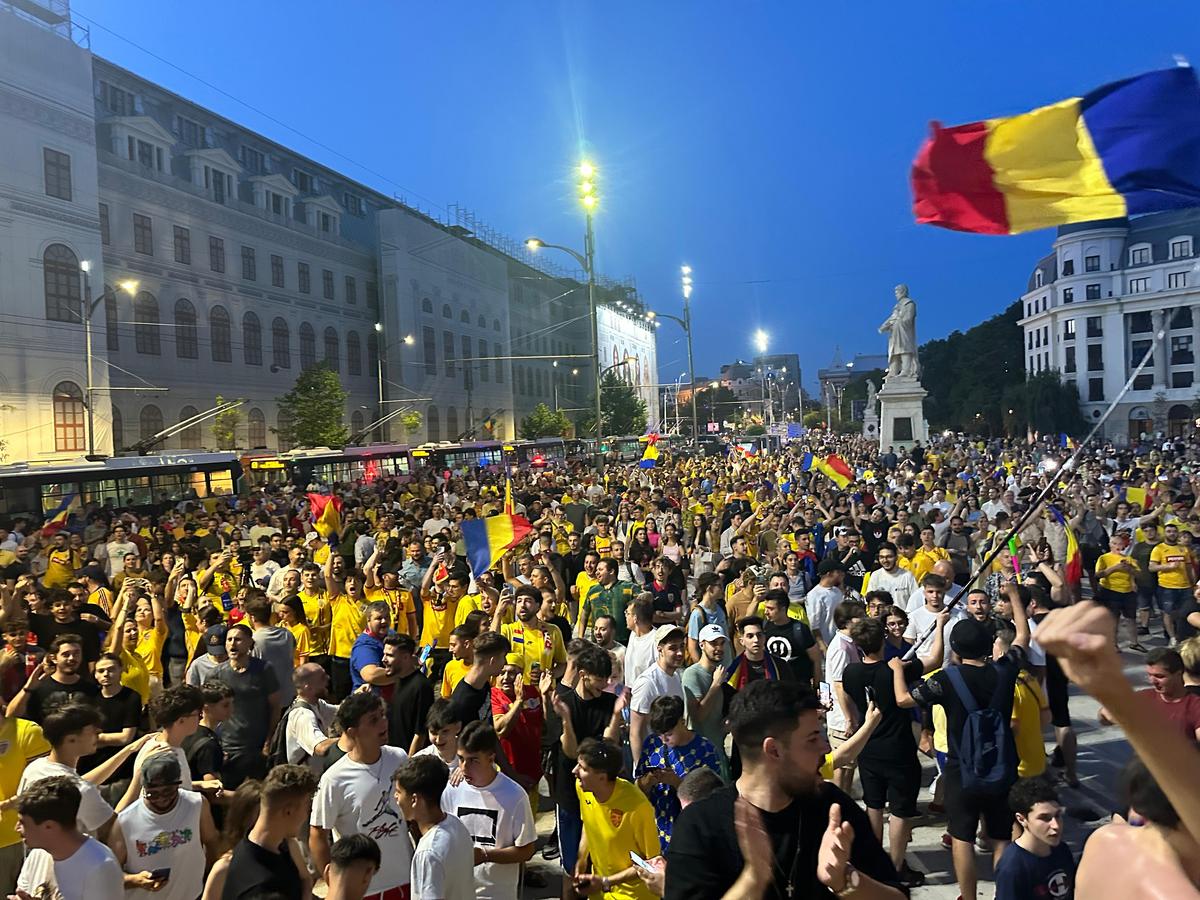 Suporterii naționalei au sărbătorit la Universitate calificarea în optimile de la Euro 2024