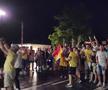 Imagini EPICE de la petrecerea „tricolorilor” » Coman, Stanciu și colegii au cântat și au dansat cu fanii: „Suntem made în România!”