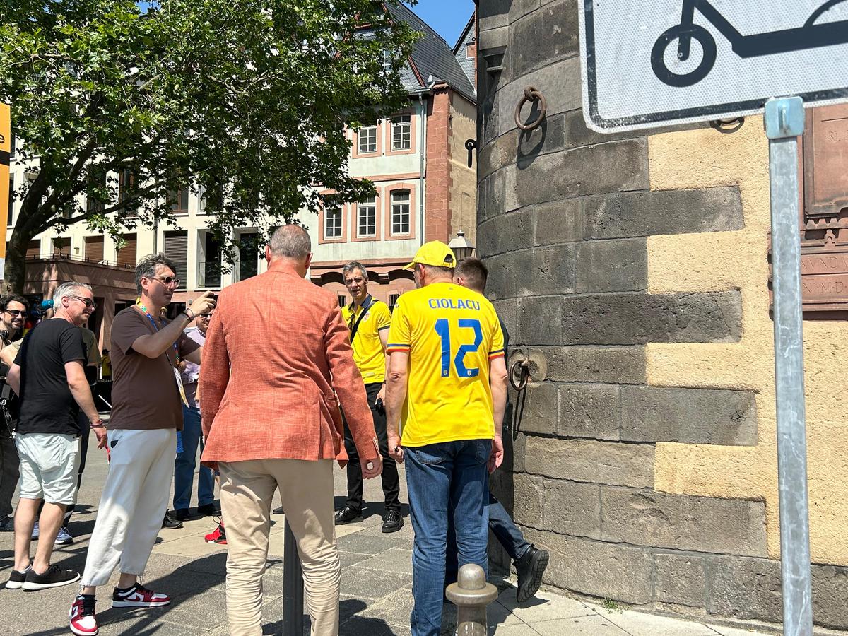 Atmosferă ca „acasă” la Frankfurt. Suporterii „tricolorilor” au luat cu asaltul orașul-port