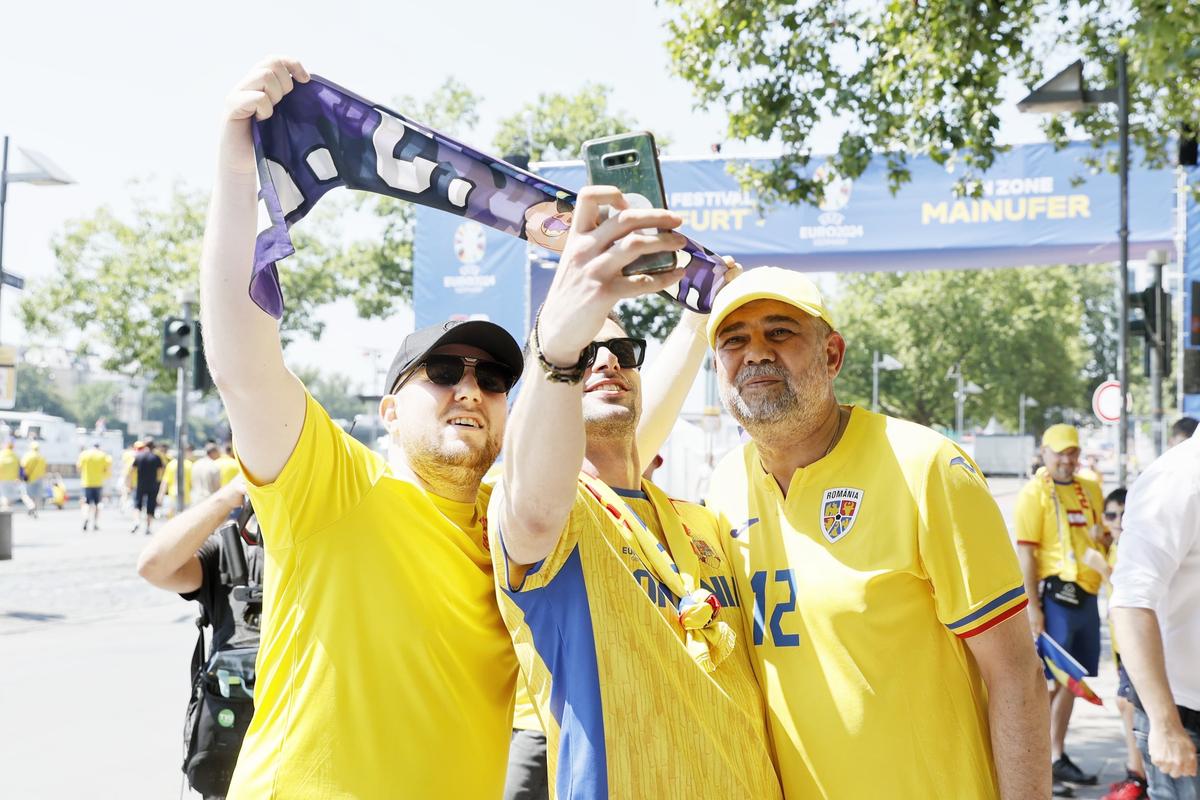 „Eu fac stadionul, tu să faci echipa!” » Ce mai promite Marcel Ciolacu în pregătirea campaniei pentru prezidențiale + Lângă ce brand-uri s-a mai afișat premierul în ultimul an