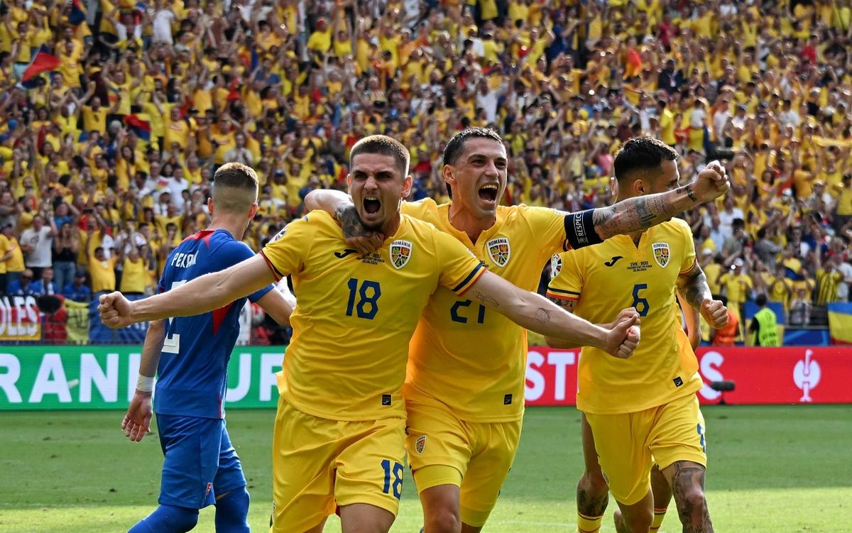 10 detalii observate de pe stadion la Slovacia - România » Nervii lui Iordănescu, Hagi lângă Figo și campionii din tribune