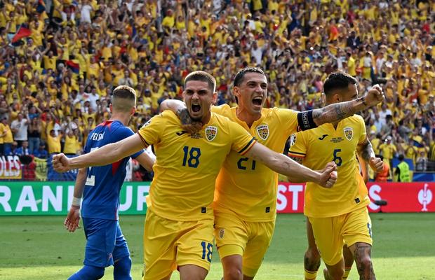10 detalii observate de pe stadion la Slovacia - România » Nervii lui Iordănescu, Hagi lângă Figo și campionii din tribune