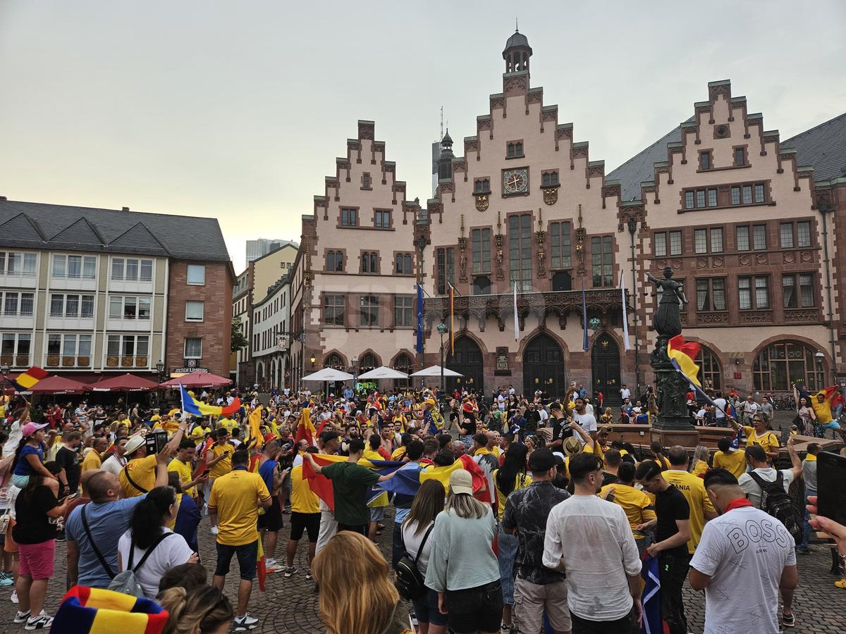 Fanii României au sărbătorit în piața din Frankfurt calificarea în optimile EURO 2024