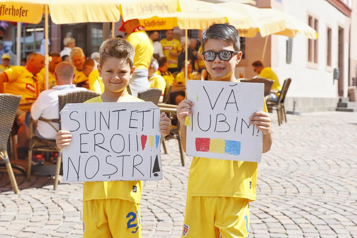 Atmosferă ca „acasă” la Frankfurt. Suporterii „tricolorilor” au luat cu asaltul orașul-port