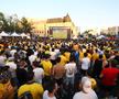 Atmosferă electrizantă în Piața George Enescu în trimpul meciului România - Slovacia / foto: Ionuț Iordache