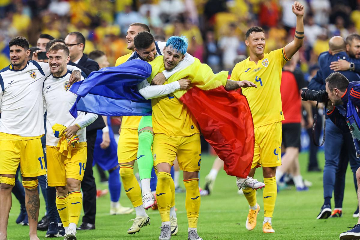 Imaginile euforiei tricolore! Momente senzaționale la Frankfurt: naționala a sărbătorit pe gazon calificarea