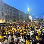 Suporterii naționalei au sărbătorit la Universitate calificarea în optimile de la Euro 2024 / foto: Ionuț Iordache