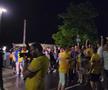 Imagini EPICE de la petrecerea „tricolorilor” » Coman, Stanciu și colegii au cântat și au dansat cu fanii: „Suntem made în România!”