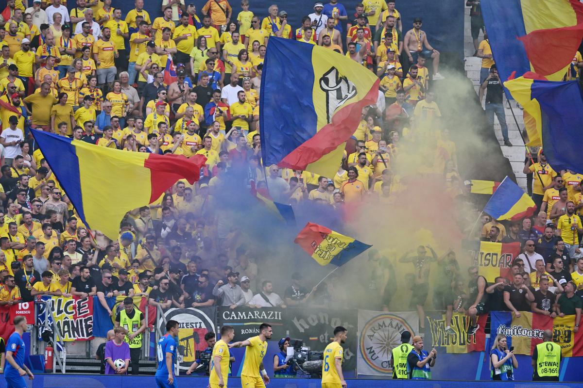 Jos pălăria! Niculescu, Rusescu și Alexa s-au ridicat în picioare și au aplaudat calificarea României în „optimile” Euro 2024