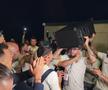 Imagini EPICE de la petrecerea „tricolorilor” » Coman, Stanciu și colegii au cântat și au dansat cu fanii: „Suntem made în România!”