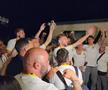 Imagini EPICE de la petrecerea „tricolorilor” » Coman, Stanciu și colegii au cântat și au dansat cu fanii: „Suntem made în România!”