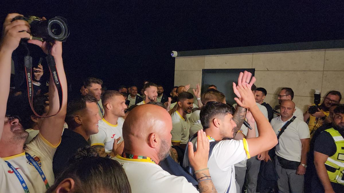„Serios și cu sânge rece” » Andrei Burcă poate prinde transferul carierei: „Clubul poate începe negocierile”. Ar deveni coleg cu un alt „tricolor”
