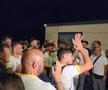 Imagini EPICE de la petrecerea „tricolorilor” » Coman, Stanciu și colegii au cântat și au dansat cu fanii: „Suntem made în România!”