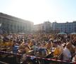 Atmosferă electrizantă în Piața George Enescu în trimpul meciului România - Slovacia / foto: Ionuț Iordache