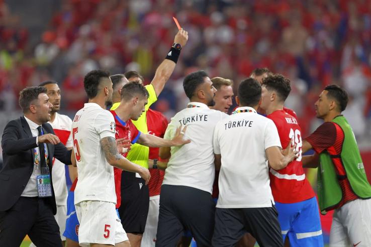 Altercația de la finalul meciului Cehia - Turcia / Sursă foto: Imago Images
