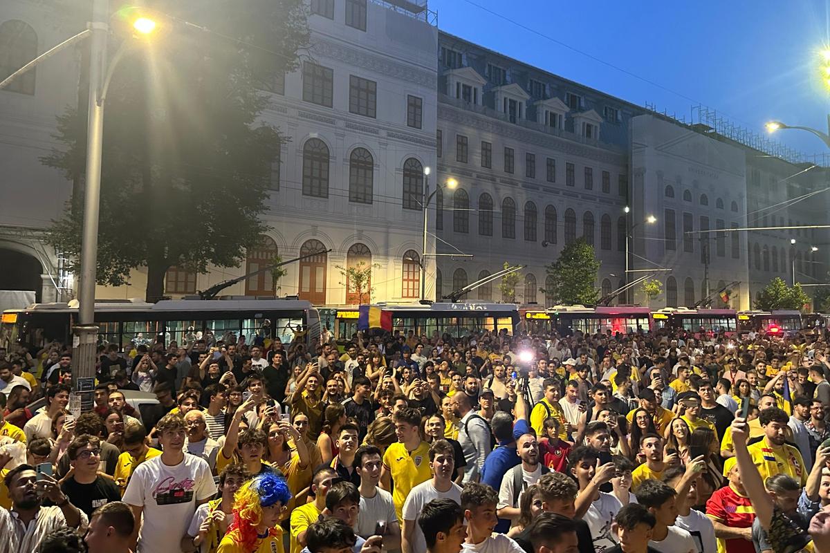 Suporterii naționalei au sărbătorit la Universitate calificarea în optimile de la Euro 2024
