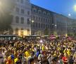 Suporterii naționalei au sărbătorit la Universitate calificarea în optimile de la Euro 2024 / foto: Ionuț Iordache