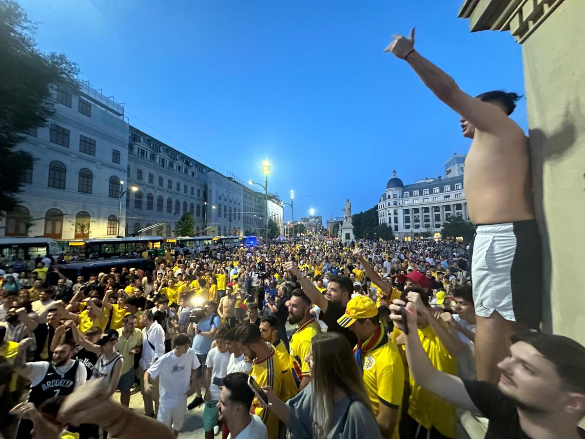 Suporterii naționalei au sărbătorit la Universitate calificarea în optimile de la Euro 2024