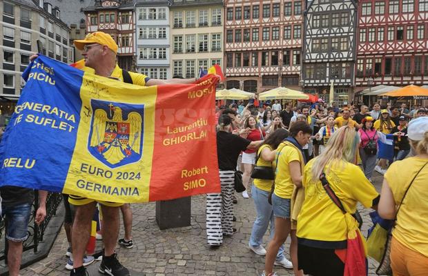 Splendoare galbenă la Frankfurt » Românii au luat cu asalt Germania: imagini nebune cu sărbătoarea fanilor după calificarea naționalei