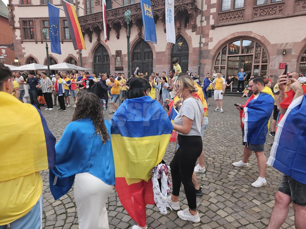 Fanii României au sărbătorit în piața din Frankfurt calificarea în optimile EURO 2024