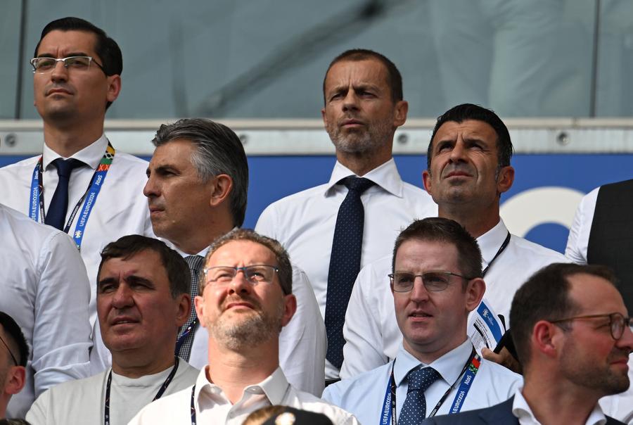 10 detalii observate de pe stadion la Slovacia - România » Nervii lui Iordănescu, Hagi lângă Figo și campionii din tribune