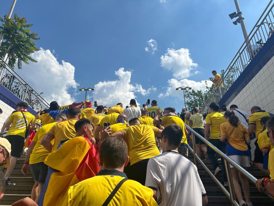 Am cucerit și Frankfurt! Fanii au făcut deja spectacol pe străzi, dar și slovacii au atras multe priviri: „Eroii noștri, vă iubim”