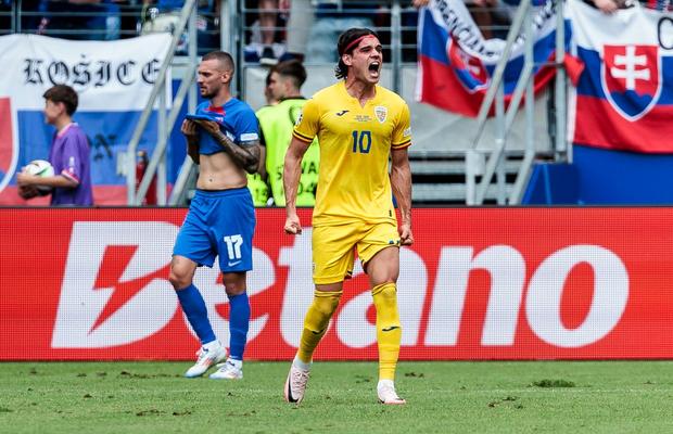 Penalty cu VAR dat României în meciul cu Slovacia » Ianis Hagi a fost decisiv: ce au arătat reluările