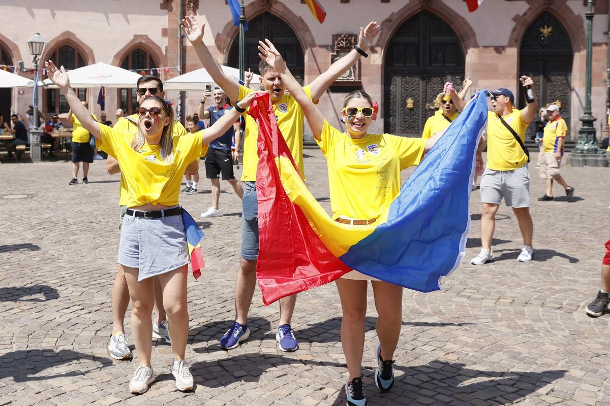Atmosferă ca „acasă” la Frankfurt. Suporterii „tricolorilor” au luat cu asaltul orașul-port