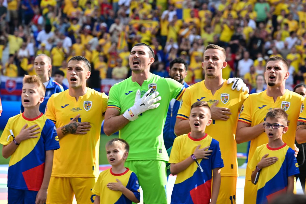Jos pălăria! Niculescu, Rusescu și Alexa s-au ridicat în picioare și au aplaudat calificarea României în „optimile” Euro 2024
