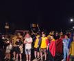 Imagini EPICE de la petrecerea „tricolorilor” » Coman, Stanciu și colegii au cântat și au dansat cu fanii: „Suntem made în România!”
