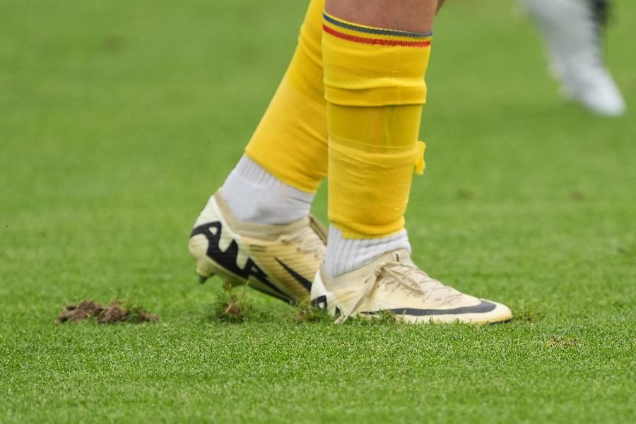 10 detalii observate de pe stadion la Slovacia - România » Nervii lui Iordănescu, Hagi lângă Figo și campionii din tribune