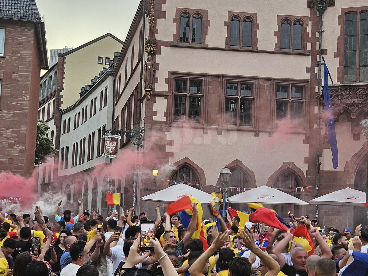 Fanii României au sărbătorit în piața din Frankfurt calificarea în optimile EURO 2024
