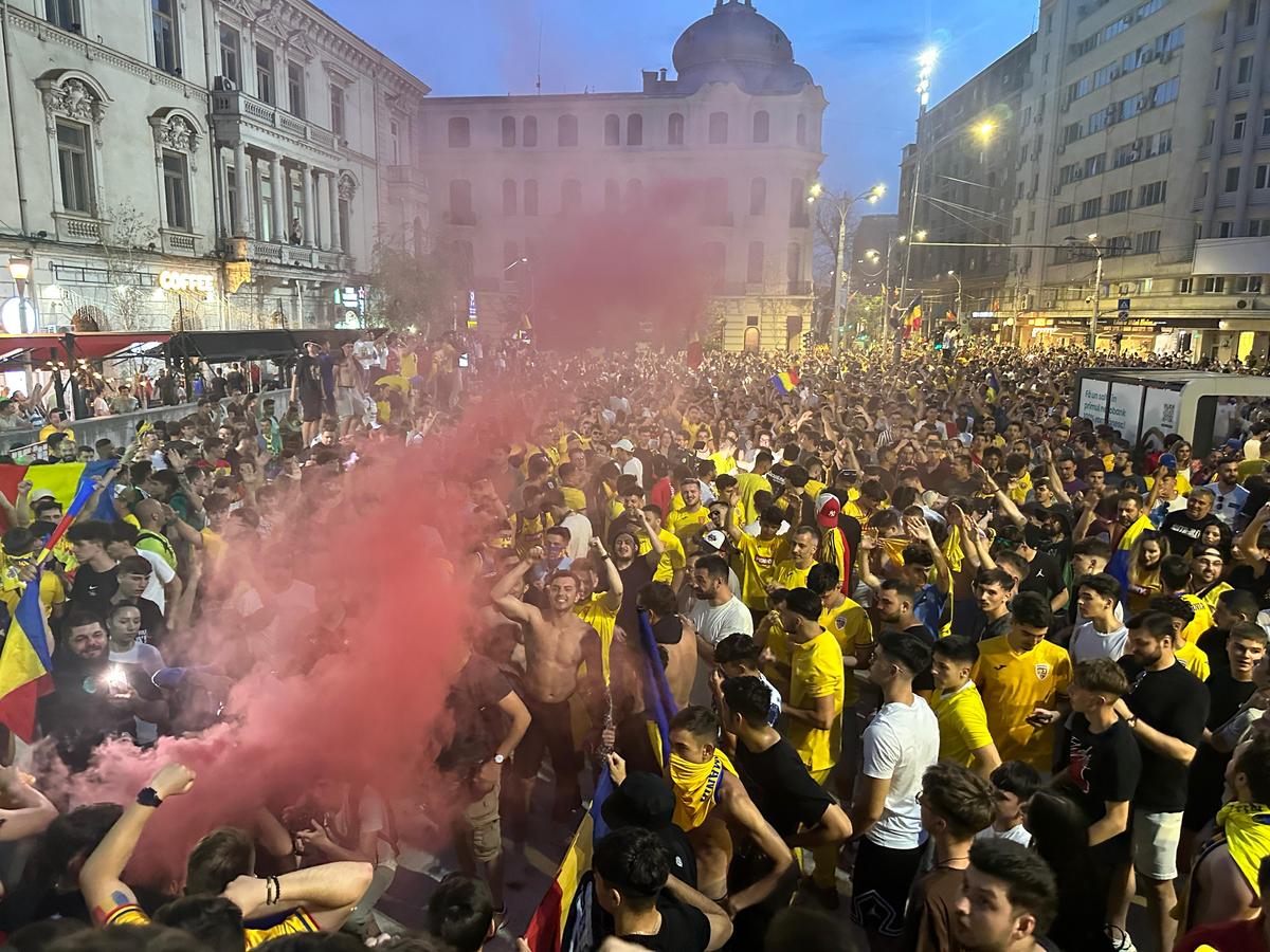Suporterii naționalei au sărbătorit la Universitate calificarea în optimile de la Euro 2024