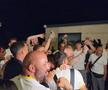 Imagini EPICE de la petrecerea „tricolorilor” » Coman, Stanciu și colegii au cântat și au dansat cu fanii: „Suntem made în România!”