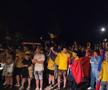Imagini EPICE de la petrecerea „tricolorilor” » Coman, Stanciu și colegii au cântat și au dansat cu fanii: „Suntem made în România!”