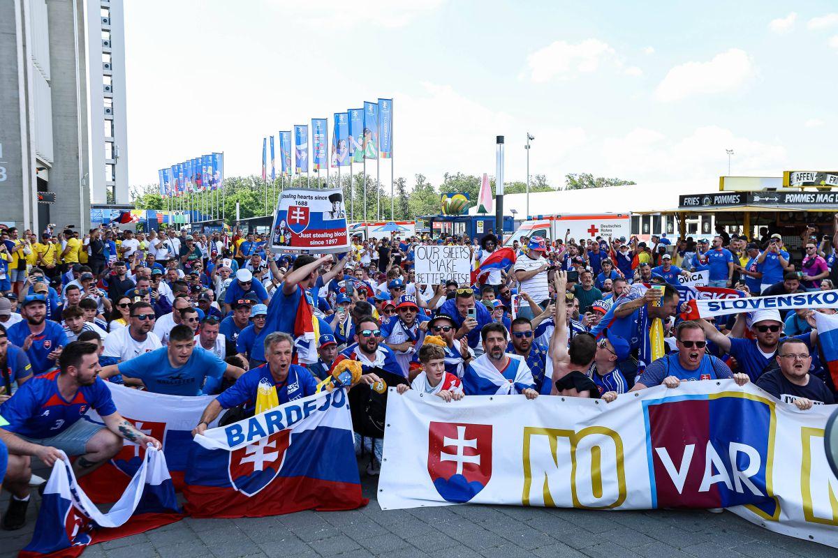 Slovacia - România, imagini cu fanii „tricolorilor” la intrarea în stadion + atmosfera creată de români