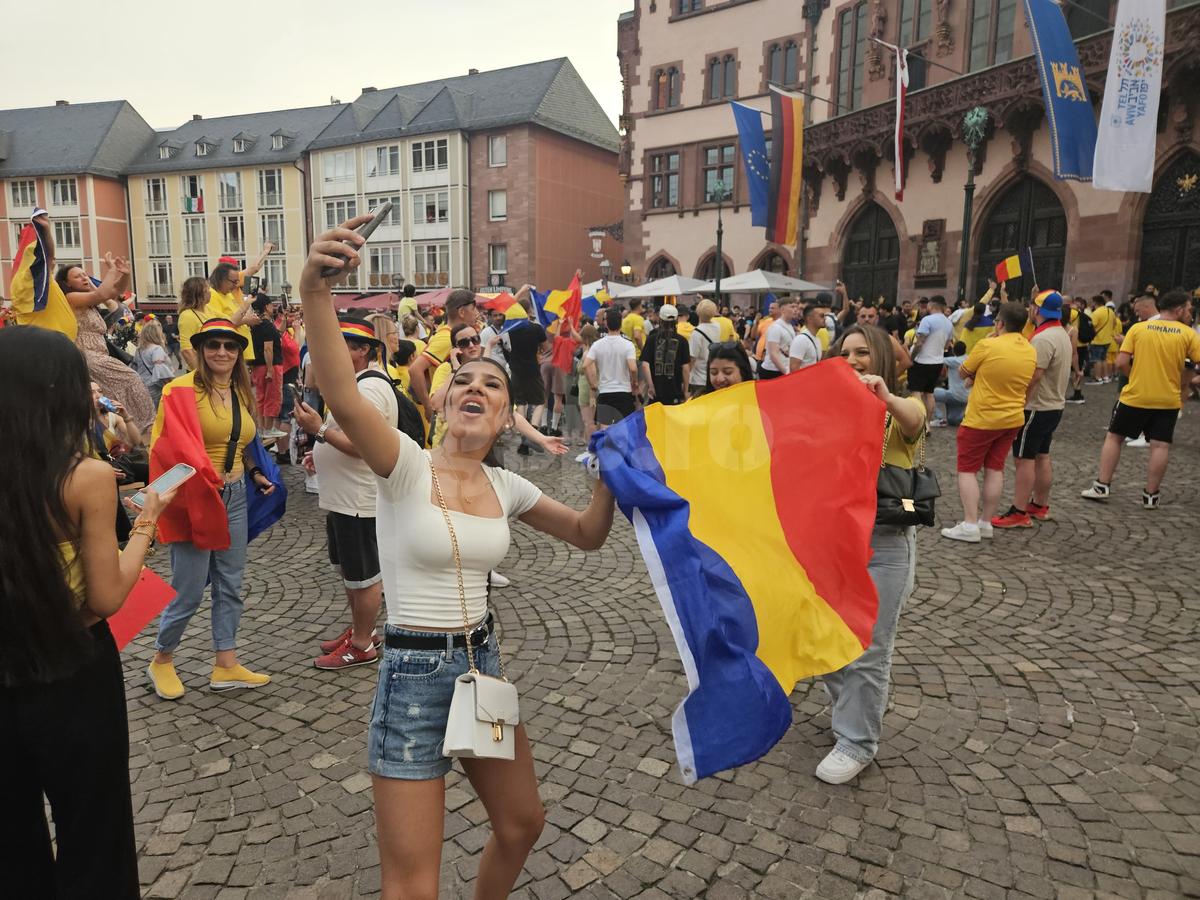 Fanii României au sărbătorit în piața din Frankfurt calificarea în optimile EURO 2024