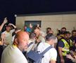 Imagini EPICE de la petrecerea „tricolorilor” » Coman, Stanciu și colegii au cântat și au dansat cu fanii: „Suntem made în România!”